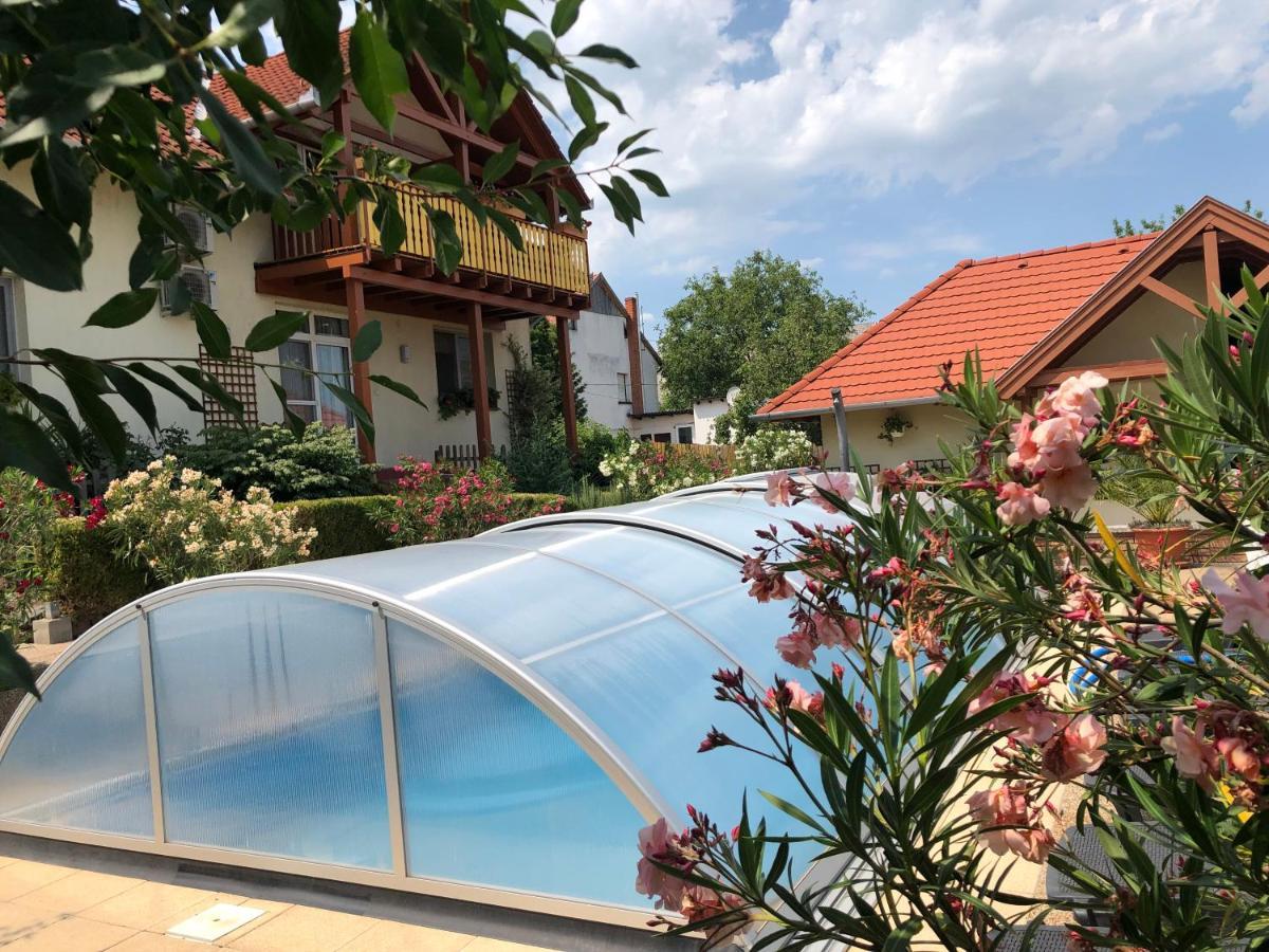 Haus Marika Hotel Siofok Bagian luar foto