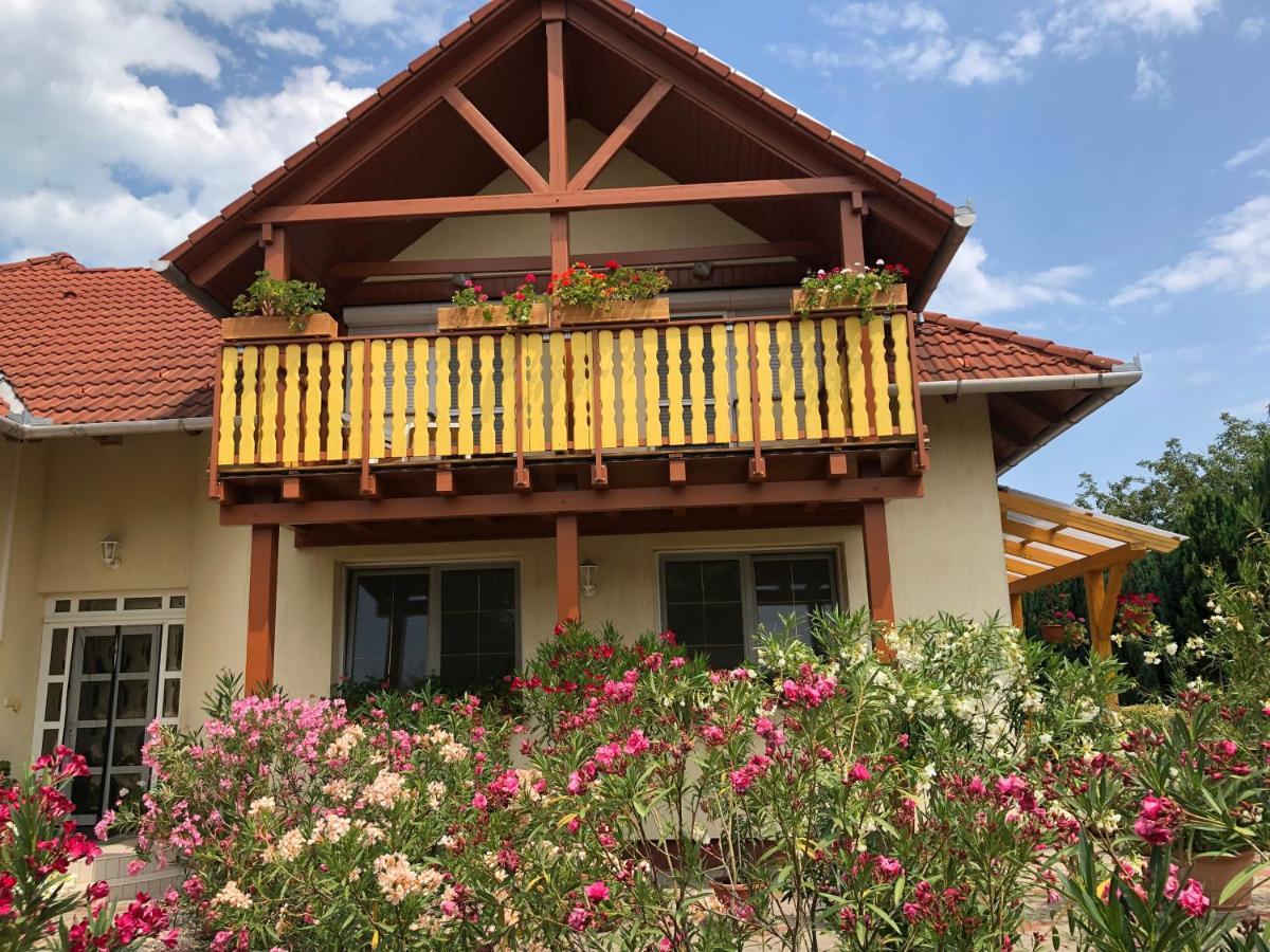 Haus Marika Hotel Siofok Bagian luar foto