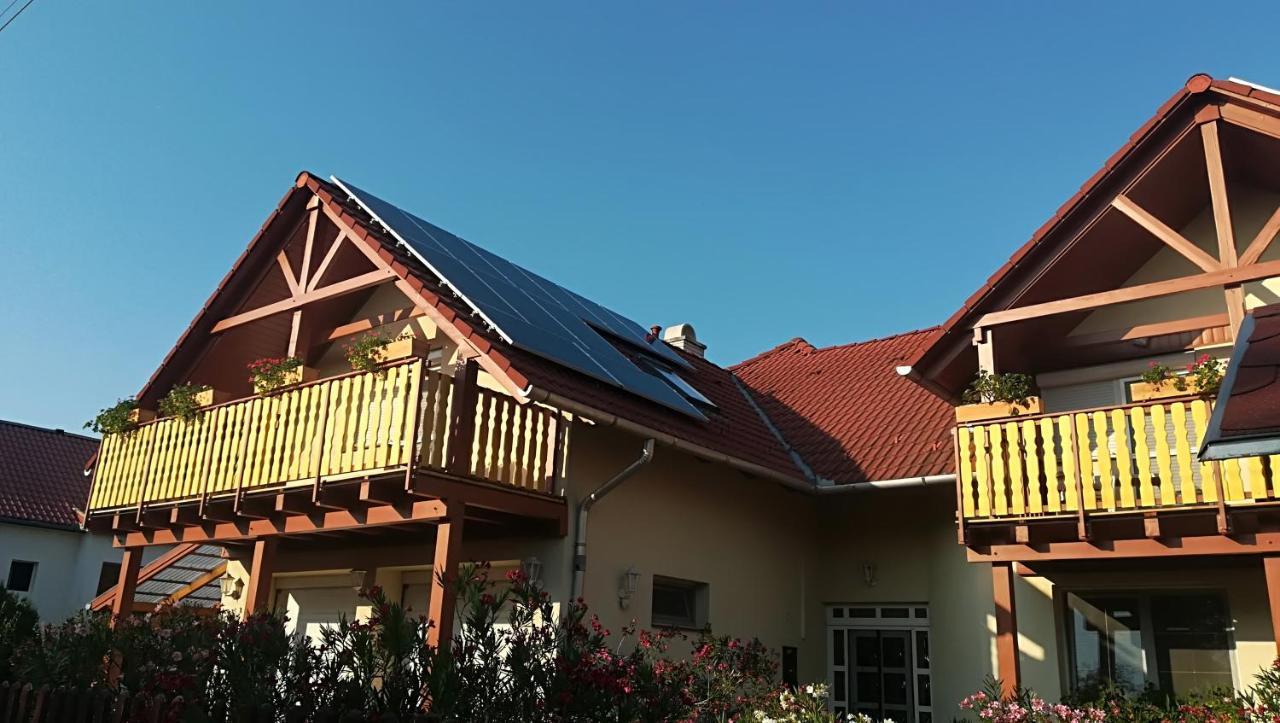 Haus Marika Hotel Siofok Bagian luar foto