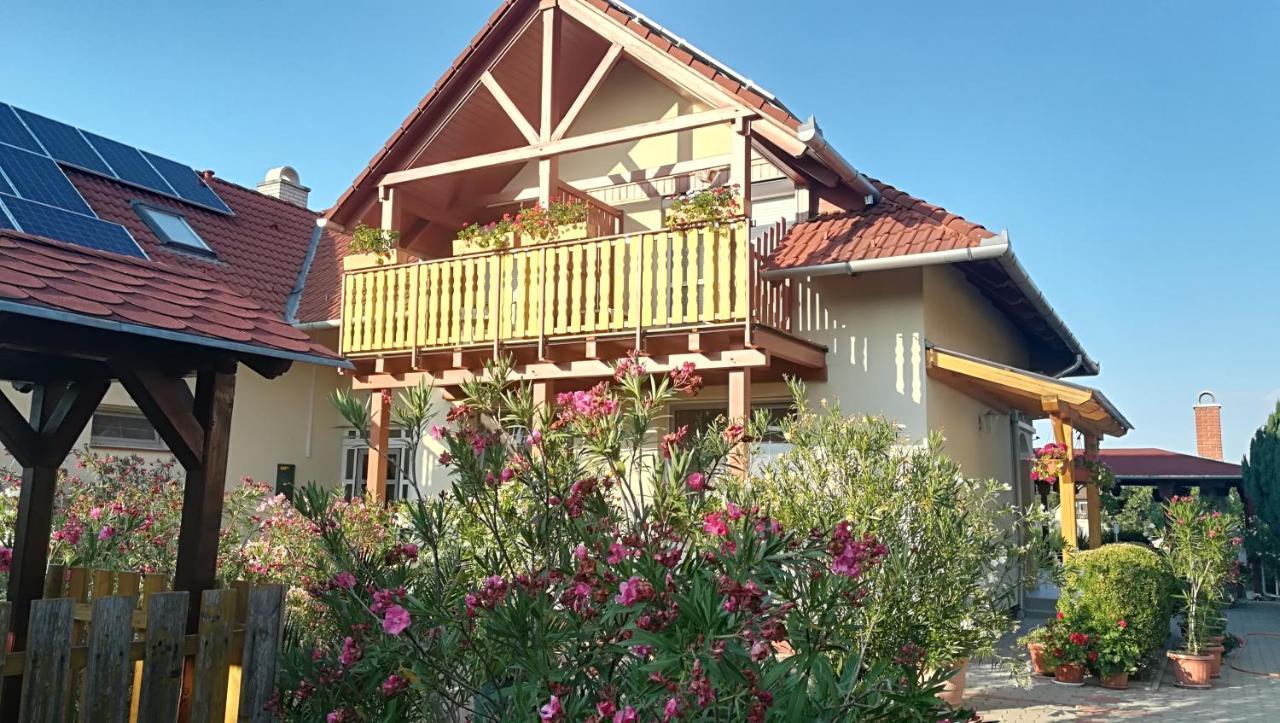 Haus Marika Hotel Siofok Bagian luar foto