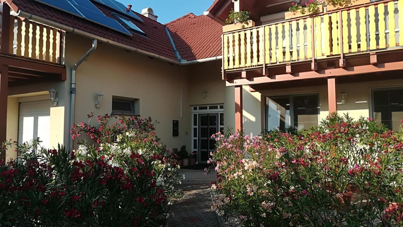 Haus Marika Hotel Siofok Bagian luar foto