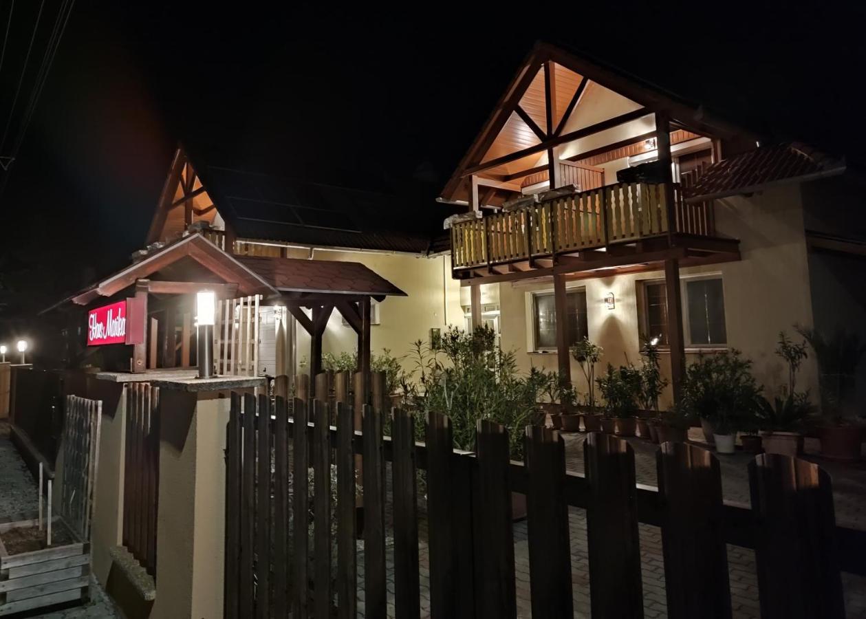 Haus Marika Hotel Siofok Bagian luar foto